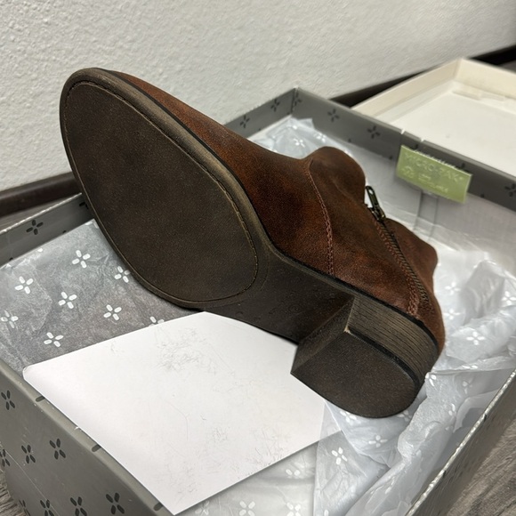 SUN + STONE Abby Double Zip Round Toe Block Heel Booties Chocolate - Picture 3 of 4